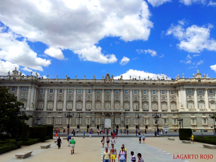 Vista general de la fachada oriental del Palacio Real
